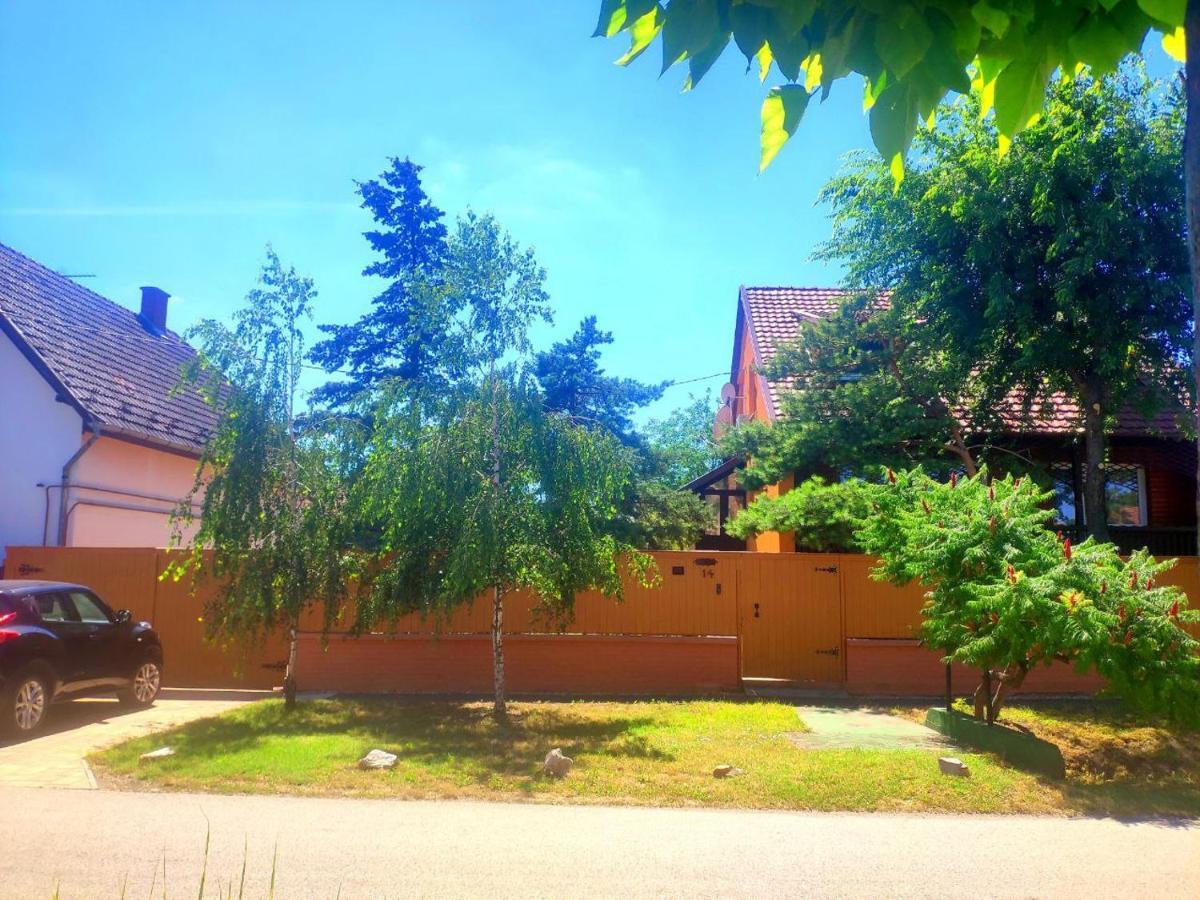 Karolina Apartment Bekescsaba Exterior foto